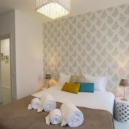 Apartment Enjoy Graca 2 *