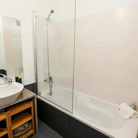 Apartment Enjoy Graca 2 *